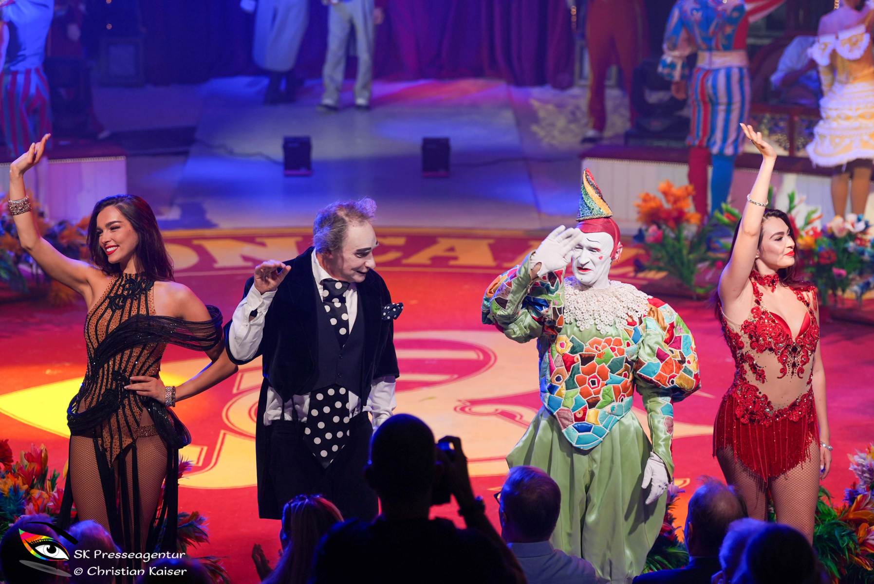 50-Jahre-Circus-Theater-Roncalli-Wien-feiert-Bernhard-Paul-und-seine-Liebe-zur-Nostalgie-und-den-Mut-zur-Innovation-16.9.2026-Adobe-252