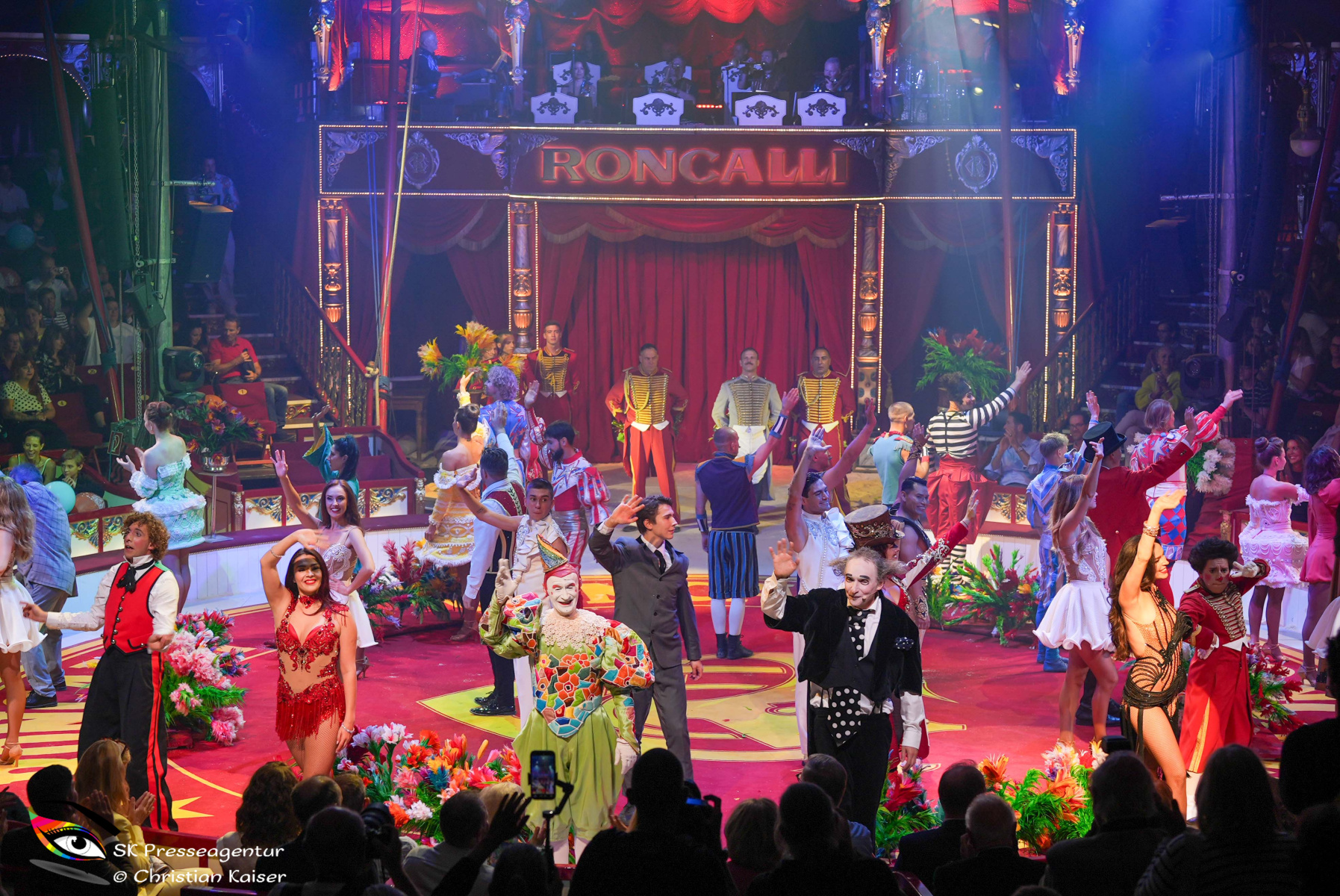 50-Jahre-Circus-Theater-Roncalli-Wien-feiert-Bernhard-Paul-und-seine-Liebe-zur-Nostalgie-und-den-Mut-zur-Innovation-16.9.2026-Adobe-256
